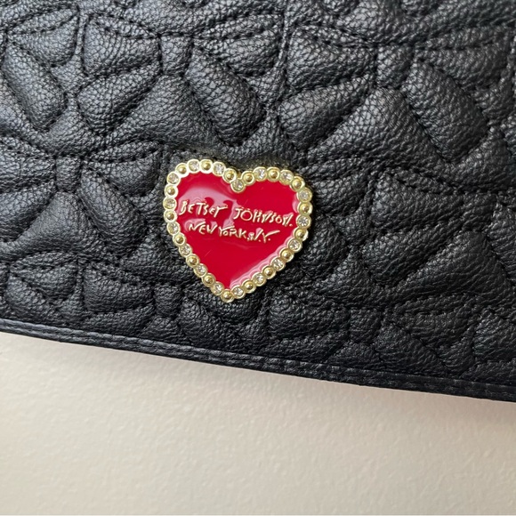 BETSEY JOHNSON red & black purse with quilted bows and built in wallet - Picture 15 of 15